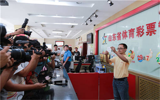 揭秘体彩超级大乐透23109期开奖结果，幸运儿能否抓住这波大奖的尾巴？体彩超级大乐透第21003开奖结果